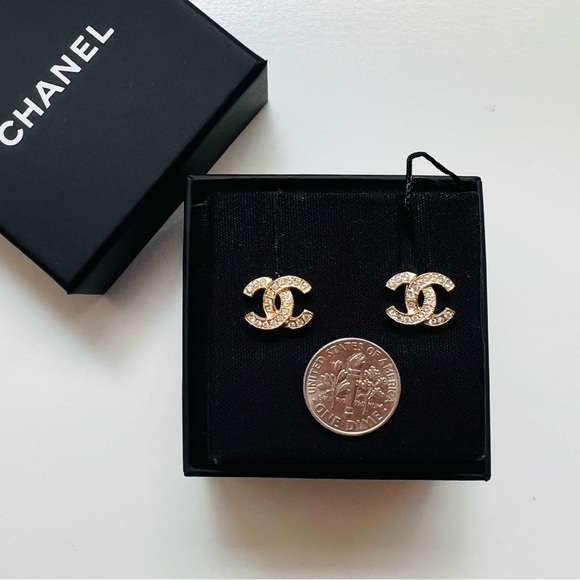 🔥CHANEL Crystal CC Earrings - Picture 5 of 9